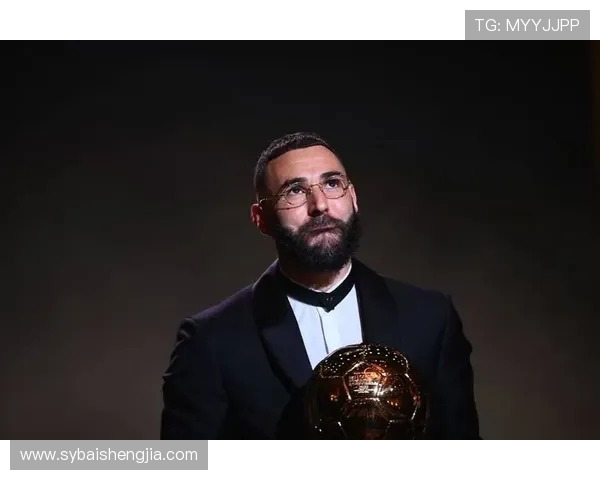 本泽马重返巅峰之路：从困境到荣耀的传奇旅程